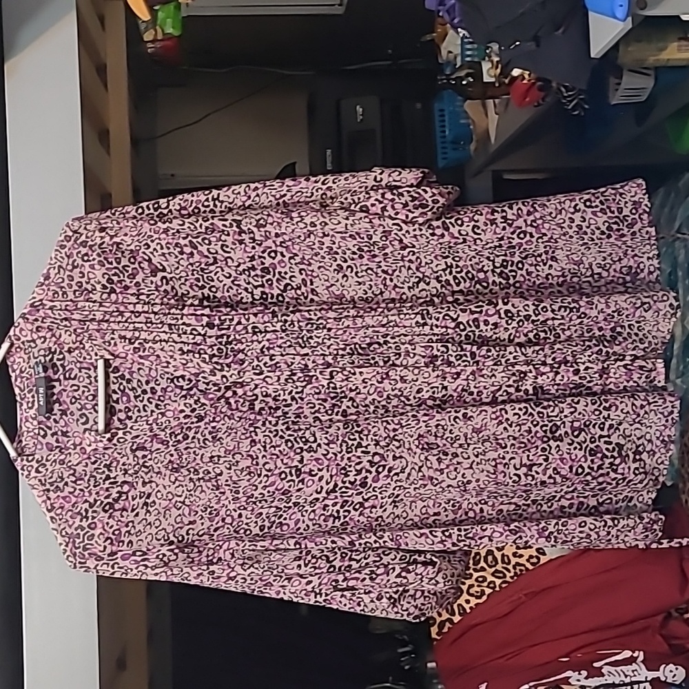 Long ladies cheetah/leopard print blouse size 1X